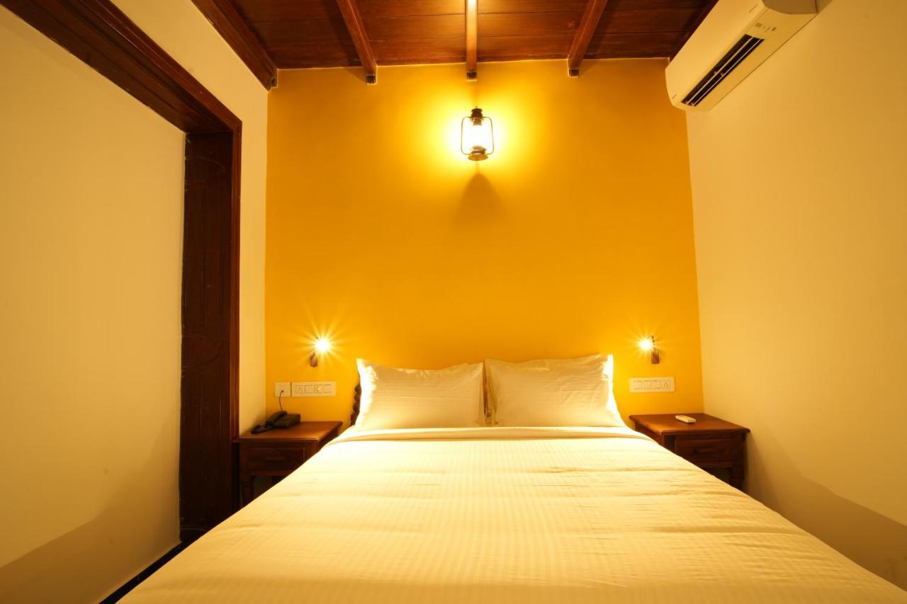 The Sunset Bay Hotel Fort Kochi Luaran gambar